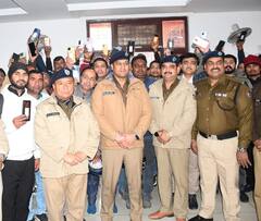 IN Pics: हरिद्वार पुलिस के इस काम की हो रही तारीफ, लोगों को सौंपे 55 लाख के गुम 315 मोबाइल