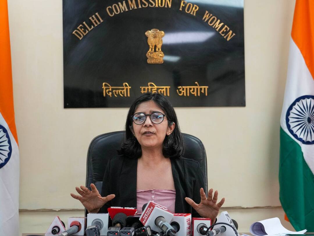 WATCH: Swati Maliwal Steps Down As DCW Chief, Breaks Into Tears While Leaving Office DCW Chief Swati Maliwal Steps Down After AAP Nominates Her for Rajya Sabha WATCH: Swati Maliwal Steps Down As DCW Chief, Breaks Into Tears While Leaving Office