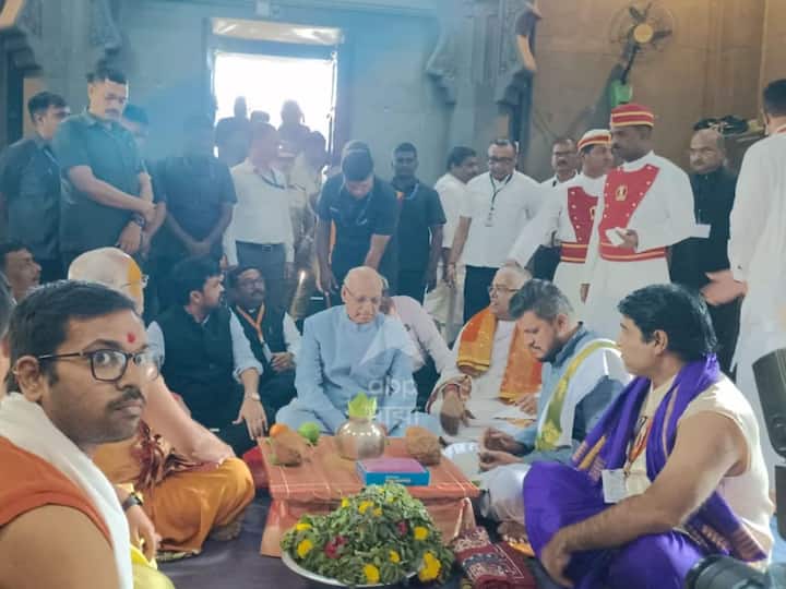 Governor Ramesh Bais visited Kalaram temple in Nashik Maharashtra Marathi News Governor Ramesh Bais in Nashik : राज्यपाल रमेश बैस नाशिक दौऱ्यावर; प्रभू श्रीरामाचे घेतले दर्शन