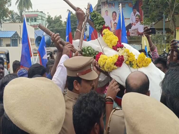 Tirupattur natrampalli Protest against the Tahsildar for ignoring the complaints of Scheduled Castes ​- TNN பட்டியலின மக்களின் புகார்களை உதாசினப்படுத்தும் தாசில்தரை கண்டித்து விசிக போராட்டம்