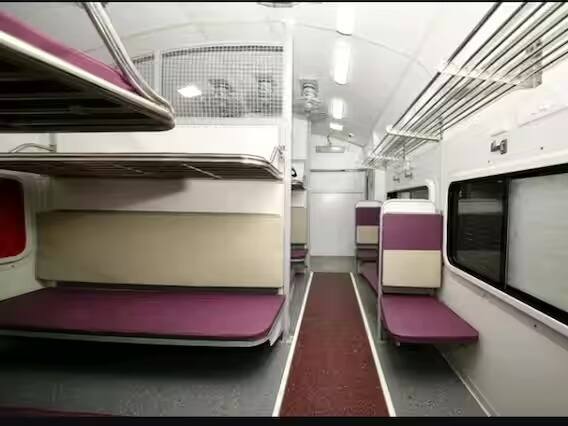 রেলের এই কোম্পানির স্টকগুলি দিতে পারে লাভ সাম্প্রতিক সময়ে রেলের বিভিন্ন কোম্পানি শেয়ারবাজারে ভালো পারফর্ম করেছে। এখন সরকার বন্দে ভারত এবং অমৃত ভারত-এর মতো দেশীয় পদ্ধতিতে তৈরি ট্রেন চালু করায় লাভবান হবে এই রেল কোম্পানিগুলি। ফলে বাজারে নজর রাখু এই স্টকগুলির ওপর।