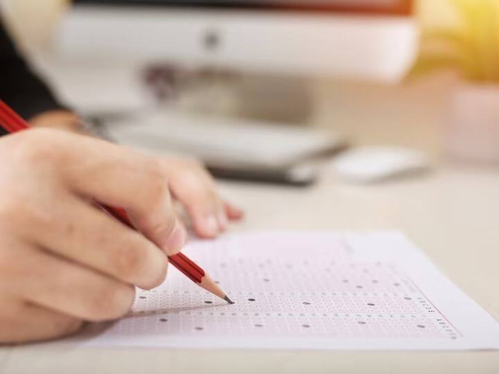 হোম পেজেই Examination লেখা আলাদা অপশন বা ট্যাব থাকবে। সেখানে ক্লিক করলেই দশম এবং দ্বাদশের সূচির অপশন আসবে।
