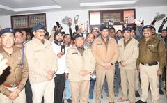 IN Pics: हरिद्वार पुलिस के इस काम की हो रही तारीफ, लोगों को सौंपे 55 लाख के गुम 315 मोबाइल