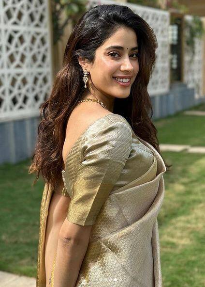 ਕੁਝ ਉਸ ਨੂੰ ਕਿਊਟ ਕਹਿ ਰਹੇ ਹਨ, ਕੋਈ ਉਸ ਨੂੰ ਖੂਬਸੂਰਤ ਕਹਿ ਰਹੇ ਹਨ ਅਤੇ ਕੋਈ ਉਸ ਨੂੰ ਸ਼੍ਰੀਦੇਵੀ ਪਾਰਟ 2 ਕਹਿ ਰਹੇ ਹਨ।