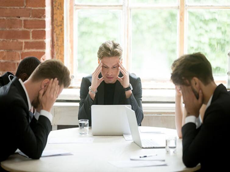 Tech Firm Frontdesk layoff 200 People Via 2 Minute Google Meet Call Layoff: 2 நிமிட கூகுள் மீட்! ஒரே அடியாக 200 பேரை கழற்றிவிட்ட ஐடி நிறுவனம் - கதறி அழும் ஊழியர்கள்!