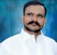 गुंड संदीप मोहोळचा ड्रायव्हर म्हणून शरद मोहोळ काम करत होता. मात्र, याच संदीप मोहोळची हत्या झाल्यानंतर तो गुन्हेगार म्हणून नावारुपास आला. शरदचे आई वडिल शेतकरी असून बेताच्या परिस्थितीत मोठा होऊनही गुन्हेगारीकडे वळला होता.