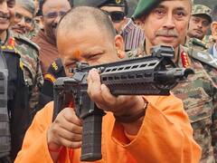 IN Pics: हाथ में राइफल और सामने निशाना, सेना के कार्यक्रम में दिखा सीएम योगी का अलग अंदाज