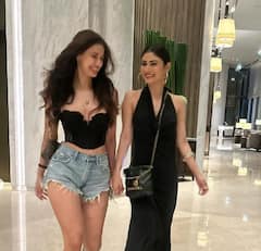 Disha-Mouni Vacation: બેસ્ટફ્રેન્ડ સાથે બેંગકોકમાં વેકેશન માણી રહી છે દિશા પટણી, મૌની રોય સાથે લીધી સેલ્ફી