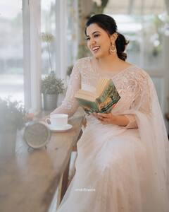 Anju Kurian Photos : புன்னைகையால் மனதைக் கொள்ளை கொள்ளும் அழகி அஞ்சு குரியன்..!