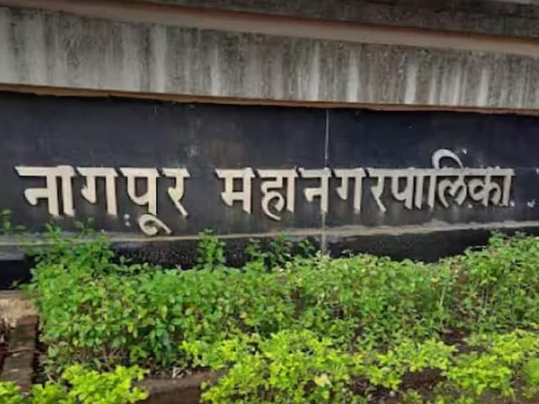 nagpur primary health center issue patient regular checkup by nurse in hospital due to doctors not available Nagpur News : डॉक्टर नसल्यानं चक्क कम्पाऊंडर कडून रुग्णांवर उपचार; नागपूर महापालिकेच्या आरोग्य केंद्रावरील धक्कादायक प्रकार 