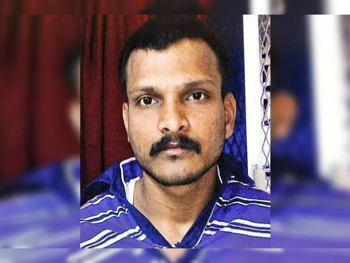 गुंड शरद मोहोळवर हत्या, हत्येचा प्रयत्न, खंडणी, अपहरण यासारखे अनेक गंभीर गुन्हे दाखल आहेत. पिंटू मारणे हत्या प्रकरणात त्याला बेड्या ठोकण्यात आल्या होत्या. याप्रकरणात तो जामिनावर बाहेर आला.