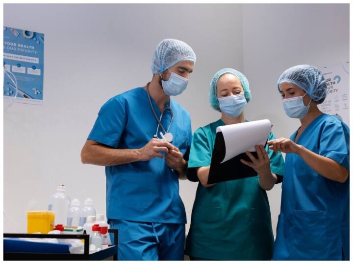 एनएमसी ने पीजी स्टूडेंट्स के लिए ये फैसला इसलिए लिया है ताकि वे वर्क और लाइफ के बैलेंस को मेंटेन कर सकें. इसके अलावा नोटिस में वर्किंग आवर्स के बारे में खास जानकारी नहीं दी गई है.