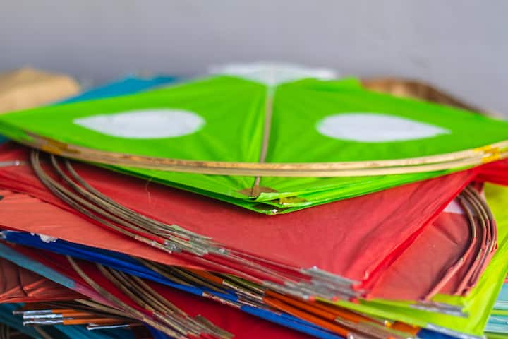 या दिवशी तिळा बरोबरच गूळ खाणे, खिचडी आणि दानधर्म करण्याचेही महत्त्व आहे. या तीन गोष्टींशिवाय मकर संक्रांतीचा सण अपूर्ण आहे, असे मानले जाते. मकर संक्रांतीच्या दिवशी तीळ, गूळ आणि खिचडीचे सेवन आणि दान करण्याचे महत्त्व काय आहे जाणून घेऊया.(Photo Credit : Pixabay)