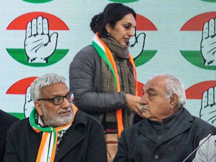 Nirmal Singh Joins Congress: हरियाणा में विधानसभा चुनाव से पहले निर्मल सिंह के कांग्रेस में शामिल होने के बाद पार्टी को राज्य में मजबूती मिलने की उम्मीद है. वो हरियाणा सरकार में मंत्री भी थे.