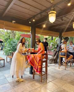 Photo: બેંગકોકમાં વેકેશન મનાવી રહી છે દિશા પટની અને મૌની રોય, સામે આવી ગ્લેમરસ તસવીરો