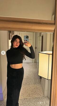 Shanaya Kapoor: ਸ਼ਨਾਇਆ ਕਪੂਰ ਨੇ ਆਲ ਬਲੈਕ ਲੁੱਕ ਵਿੱਚ ਲਾਇਆ ਹੌਟਨੈੱਸ ਦਾ ਤੜਕਾ, ਪਤਲੀ ਕਮਰ 'ਤੇ ਰੁਕ ਗਈਆਂ ਨਜ਼ਰਾਂ