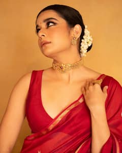 Mithila Palkar Photos:  ఎర్ర చీరలో ముచ్చటైన మరాఠీ బొమ్మ