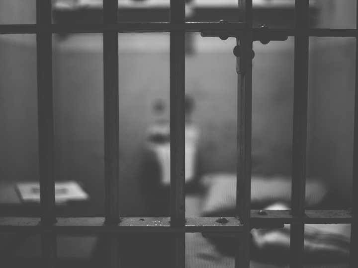 ब्रिटेन में भारतीय शख्स ने की अश्लील हरकत, महिला के सामने उतारे कपड़े, अब जाना होगा जेल ब्रिटेन में भारतीय शख्स ने की अश्लील हरकत, महिला के सामने उतारे कपड़े, अब जाना होगा जेल