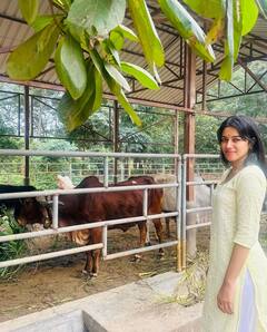 Mirnalini Ravi Photos : வேலூர் தங்க கோயிலில் சுவாமி தரிசனம் செய்த மிருணாளினி ரவி!