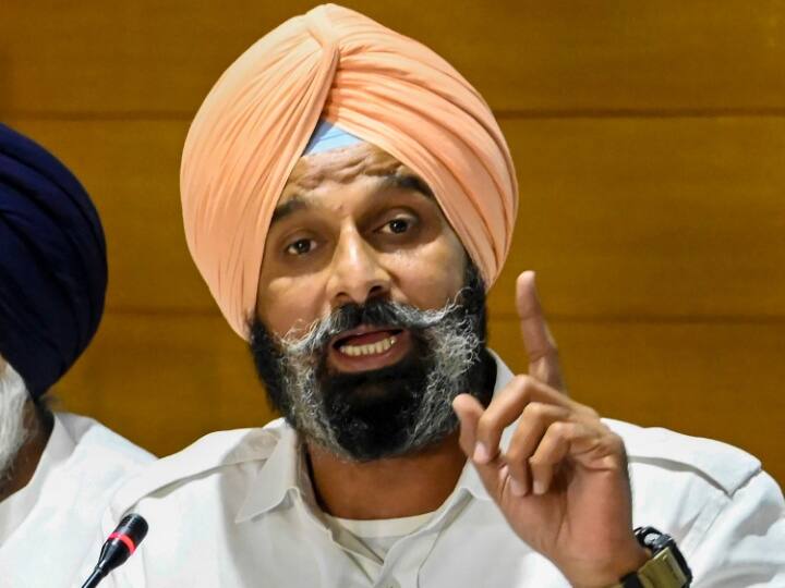 Bikram Singh Majithia counter attack on CM Bhagwant Mann target Punjab Bachao Yatra Punjab Politics: सीएम मान के बयान पर बिक्रम सिंह मजीठिया का पलटवार, पंजाब बचाओ यात्रा का विरोध करने पर बोले- 'AAP की राजनीति के लिए...'