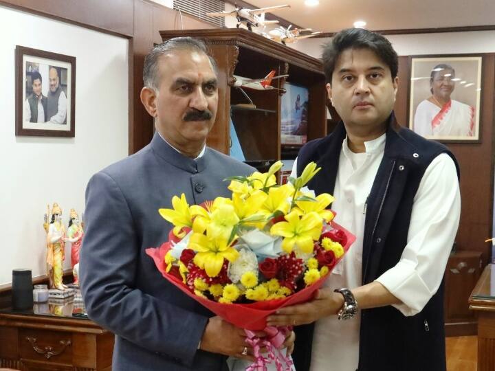 CM Sukhvinder Singh Sukhu meets Union Minister Jyotiraditya Scindia, urges to accelerate the expansion of Kangra Airport ann CM Sukhu Delhi Visit: केंद्रीय मंत्री ज्योतिरादित्य सिंधिया से मिले CM सुक्खू, कांगड़ा एयरपोर्ट के एक्सपेंशन में तेजी लाने का आग्रह