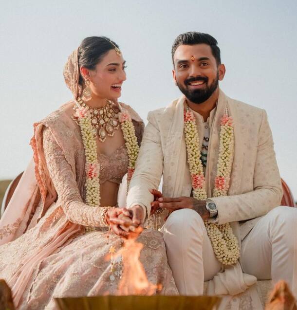 இவர் பாலிவுட் நடிகர் சுனில் ஷெட்டியின் மகள் நடிகை அத்யா ஷெட்டியை காதலித்து திருமணம் செய்து கொண்டார்.