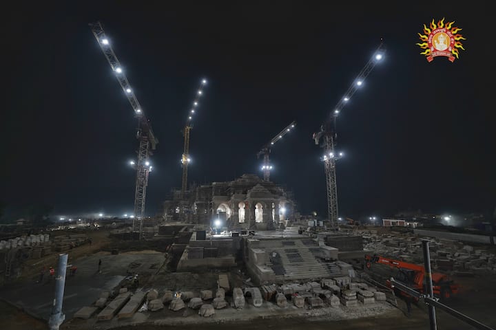 राम भक्तों को शुभ घड़ी का बेसब्री से इंतजार है. भक्त भगवान राम की एक झलक पाने को आतुर हैं. पूरे देश में राम मंदिर के उद्घाटन का उत्साह चरम पर है. राम भक्तों की नजरें 22 जनवरी पर टिकी हुई हैं.