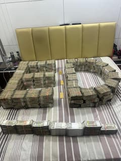 विदेशी बंदूक, सोना, पांच करोड़ कैश और कारतूस... पूर्व विधायक दिलबाग सिंह के यहां जब्त किए सामानों की तस्वीरें