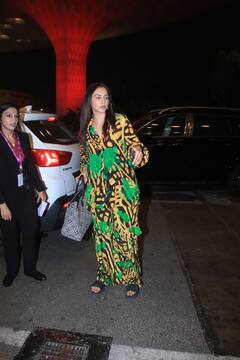 जैकी भगनानी संग शादी करने की खबरों के बीच एयरपोर्ट पर स्पॉट हुईं Rakul Preet Singh, एक्ट्रेस के ग्रीन कलर के टाइगर प्रिंट आउटफिट ने खींचा ध्यान