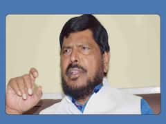 12-12 जागांचा प्रस्ताव घेऊन एकत्र या, म्हणजे तुमचे 12 वाजवायला सोपं जाईल; रामदास आठवलेंचा महाविकास आघाडीला टोला