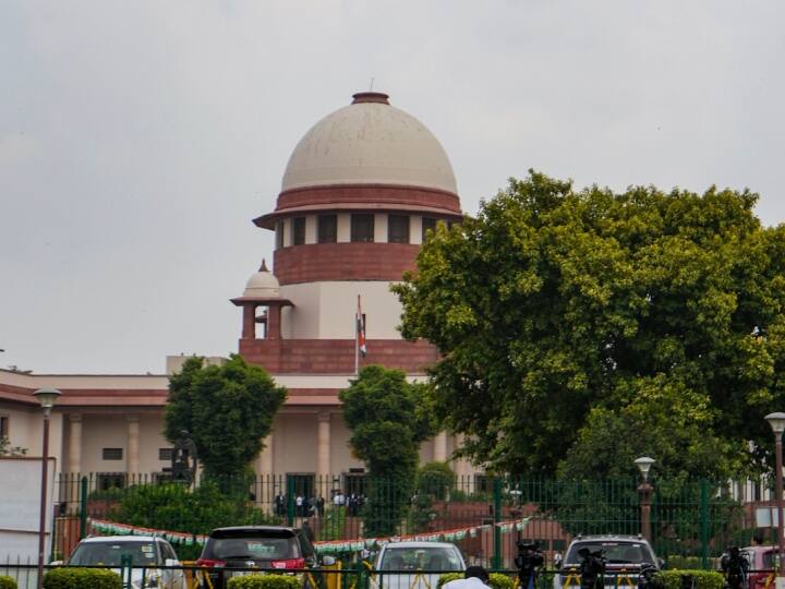 सुप्रीम कोर्ट कॉलेजियम ने 5 हाई कोर्ट जजों की नियुक्ति के लिए केंद्र सरकार को भेजी सिफारिश, ये नाम हैं शामिल Supreme court collegium recommended 5 judge appointment in 4 high court सुप्रीम कोर्ट कॉलेजियम ने 5 हाई कोर्ट जजों की नियुक्ति के लिए केंद्र सरकार को भेजी सिफारिश, ये नाम हैं शामिल