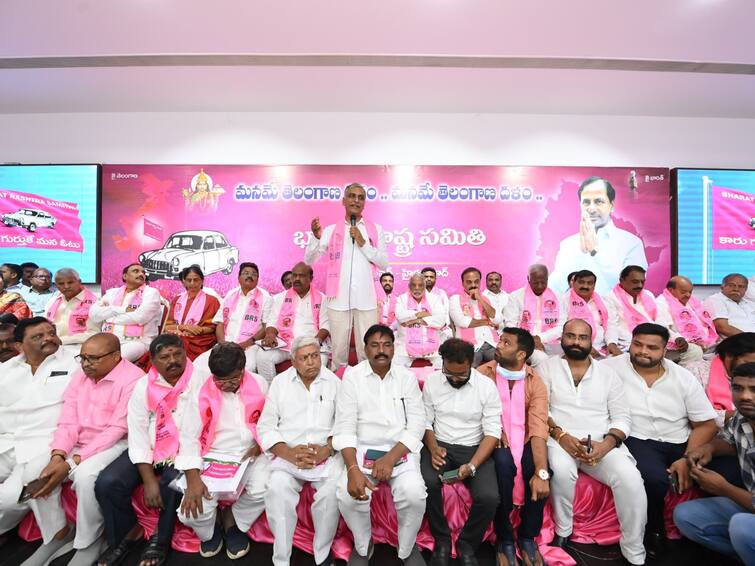 Mlc Mahendar Reddy and Ex Mla Rohit Reddy Groups Clash at Trs Bhavan తెలంగాణ భవన్‌లో మహేందర్ రెడ్డి, రోహిత్ రెడ్డిల గ్రూప్ వార్! సర్దిచెప్పిన హరీశ్ రావు