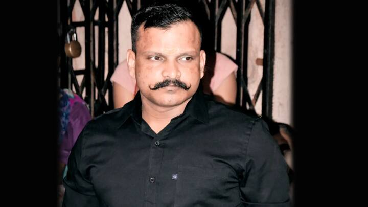 कोथरुडमधील सुतादऱ्यात बाईकवरून आलेल्या हल्लेखोरांनी शरद मोहोळवर समोरून गोळ्या झाडल्यानंतर गंभीर जखमी झाला. यानंतर त्याला अत्यंत गंभीर अवस्थेत रुग्णालयात दाखल करण्यात आले, पण त्याचा मृत्यू झाला.