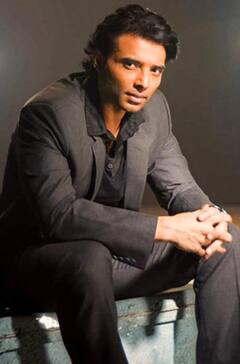 फ्लॉप होने के बाद भी कैसे इतनी लग्जरी लाइफ जीते हैं Uday Chopra?  जाने- क्या है एक्टर की इनकम का जरिया