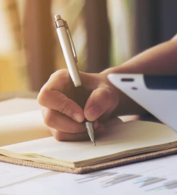 পরীক্ষার সূচিতে পরিবর্তন আনল সেন্ট্রাল বোর্ড অব সেকেন্ডারি এডুকেশন। বেশ কিছু বিষয়ের পরীক্ষার দিন রদবদল করা হয়েছে।