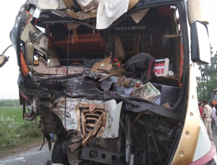 Jagdalpur Road Accident Bus for Tirupati Balaji Darshan Collision with Truck Driver Dead Many Injured Jagdalpur Accident: तिरुपति दर्शन के लिए छत्तीसगढ़ से निकली बस का आंध्र प्रदेश में हुआ एक्सीडेंट, ट्रक से टक्कर में ड्राइवर की मौत