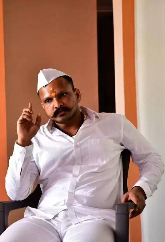 तलवार गँगचा हैदोस सुरु असतानाच पुण्यनगरी (Pune Crime) पुन्हा एकदा दिवसाढवळ्या झालेल्या हत्याकांडाने हादरले आहे. पुण्यातील कुख्यात गुंड शरद मोहोळची आज (5 जानेवारी) लग्नाच्या वाढदिनीच गोळ्या झाडून हत्या करण्यात आली.