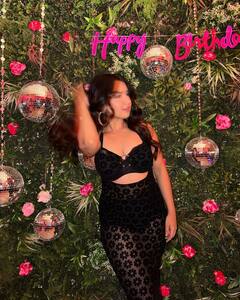 Roshni walia: બ્લેક લૂકમાં ખૂબ જ ગ્લેમરસ અંદાજમાં જોવા મળી રોશની વાલિયા, જુઓ તસવીરો