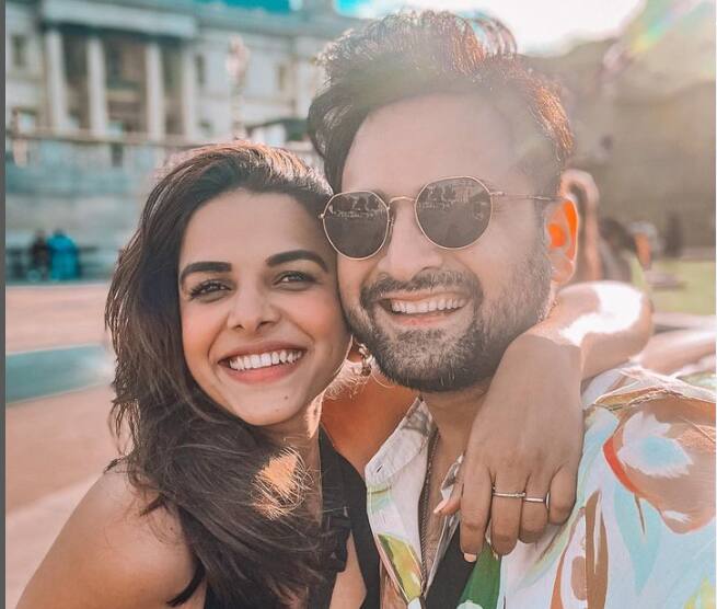 मिताली ही मराठी मालिका आणि चित्रपटांमधून प्रेक्षकांच्या भेटीस येत असते. तर सिद्धार्थ चांदेकरनं झिम्मा, गुलाबजाम, क्लासमेट्स, झेंडा आणि वजनदार या चित्रपटांमध्ये काम केलं आहे.