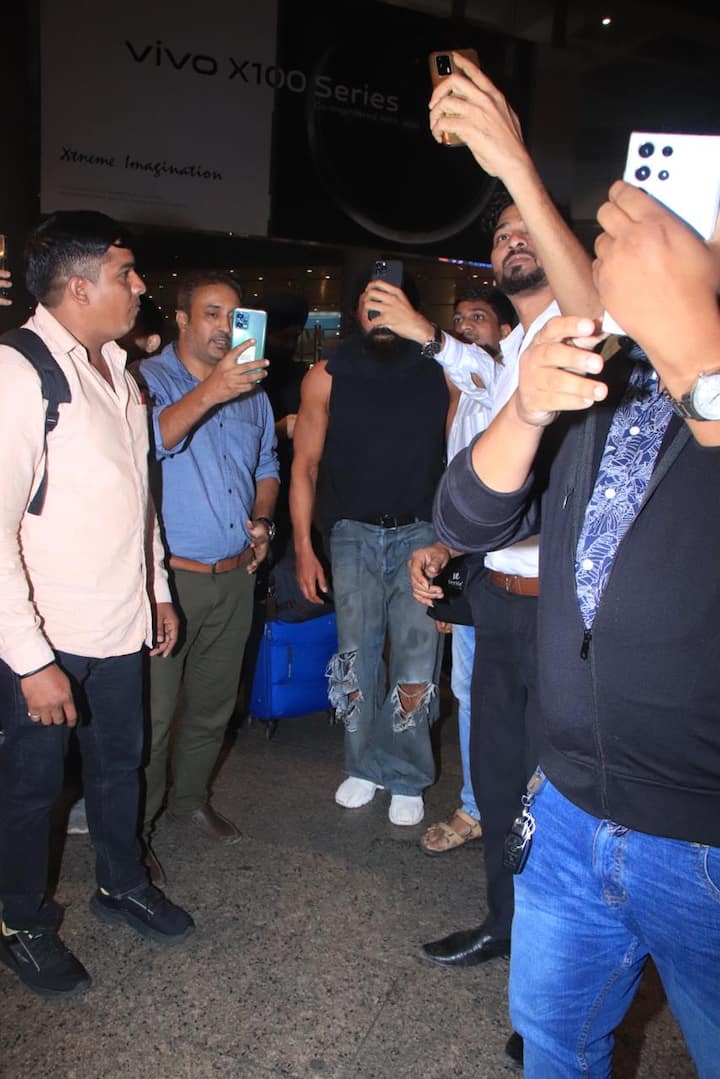 बॉबी देओल अपनी हालिया रिलीज फिल्म 'एनिमल' की सक्सेस को एंजॉय कर रहे हैं. संदीप रेड्डी वांगा निर्देशित फिल्म में बॉबी ने विलेन ‘अबरार हक’ की भूमिका निभाई थी जिसे दर्शकों ने काफी पसंद किया. इस फिल्म के बाद एक बार फिर बॉबी की पॉपुलैरिटी में काफी इजाफा हुआ है.