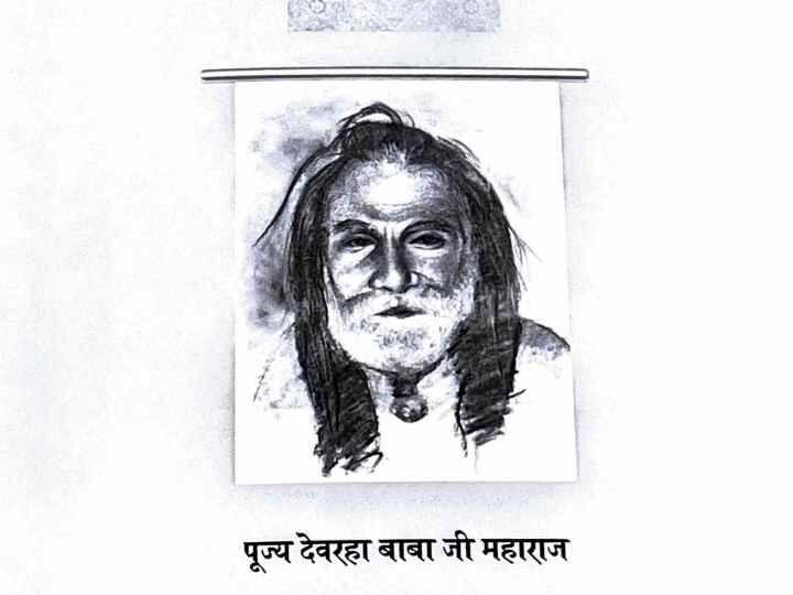 निमंत्रण पत्र में सबसे पहले देवरहा बाबा का संक्षिप्त परिचय दिया गया है. इसमें लिखा है कि रामानुज परम्परा के वाहक, दिव्य और उच्च आध्यात्मिक शक्तियों से ओतप्रोत पूज्य देवरहा बाबा 1989 में प्रयाग महाकुम्भ में पधारे थे. इस दौरान उन्होंने घोषणा की थी कि विश्व हिन्दू परिषद् मेरी आत्मा है और राम जन्मभूमि आन्दोलन उनकी सहमति से चल रहा है.