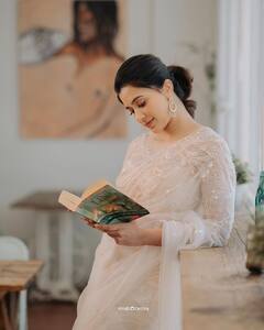 Anju Kurian Photos : புன்னைகையால் மனதைக் கொள்ளை கொள்ளும் அழகி அஞ்சு குரியன்..!