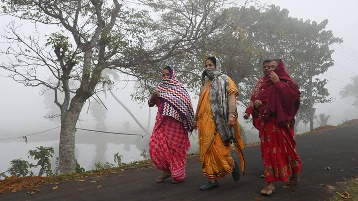 পশ্চিমী ঝঞ্ঝা ও পূবালী হওয়ার সংঘাতে এই বৃষ্টি হবে বলে আবহাওয়া দফতর সূত্রে খবর। ১০ জানুয়ারি থেকে শীতের নতুন স্পেল শুরু হতে পারে।  আবারও নতুন করে তাপমাত্রা কমে বাংলায় জাঁকিয়ে ঠান্ডা পড়তে পারে বলে পূর্বাভাস।