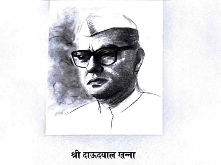 दाऊ दयाल खन्ना ने 1983 में मुजफ्फरनगर में हुए विराट हिन्दू सम्मेलन में अयोध्या, मथुरा, काशी के तीनों स्थानों को हिन्दू समाज को, मन्दिर निर्माण के लिये प्राप्त करने की मांग का प्रस्ताव रखा था.