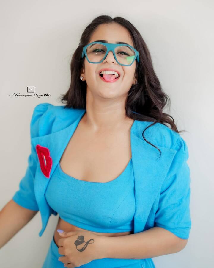 దీప్తి సునయన కొంటె ఫోటోలు (Image Courtesy: deepthi_sunaina/instagram)