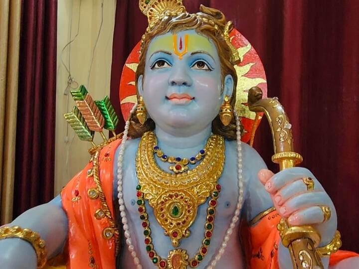 रामचरितमानस और वाल्मीकि रामायण में वर्णित भगवान राम के स्वरूप के आधार पर राम मंदिर ट्रस्ट ने यह निर्णय लिया है.