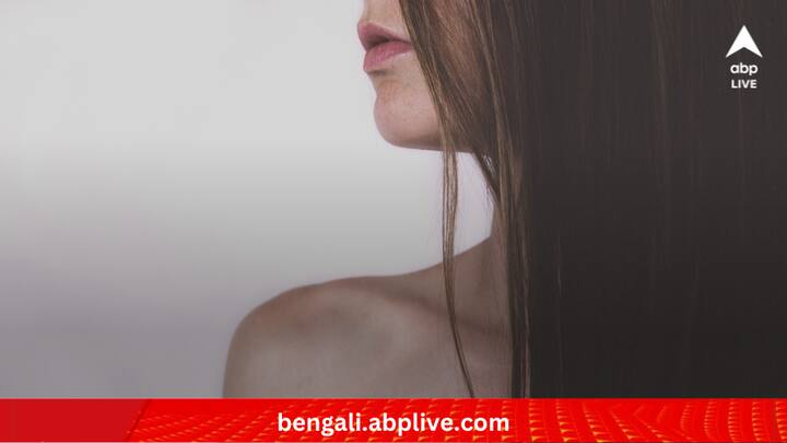 প্রায় সারা বছরই কম বেশি চুলের সমস্যায় ভোগেন অনেকে। তবে শীতকালে যেন এর বাড়বাড়ন্ত দেখা যায়। ঠান্ডা পড়লেই খুশকি ও চুল পড়ার হার বাড়ে।