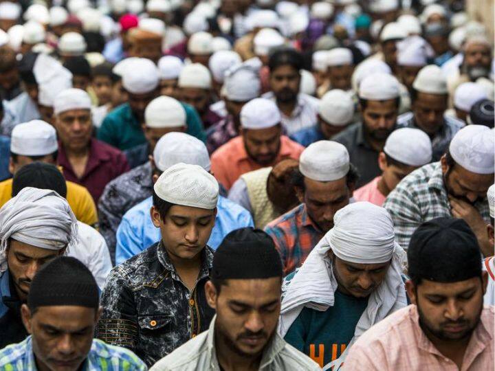 भारत में अभी कई ऐसे प्रदेश हैं जहां मुस्लिम दूसरी सबसे बड़ी आबादी है. लेकिन अगर भारत के प्राचीन हिंदू धर्म से जुड़े हुए शहरों की बात की जाए तो उनमें से किस शहर में सबसे ज्यादा मुस्लिम रहते हैं. .ये आपको नहीं पता होगा. अयोध्या, प्रयागराज, मथुरा या काशी सबसे ज्यादा मुस्लिम किस शहर में है सबसे ज्यादा मुस्लिम आबादी आइए जानते हैं.