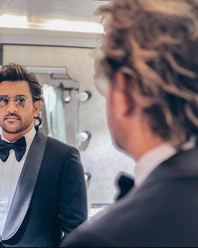 இவர் ஷாக்‌ஷி தோனியை காதலித்து திருமணம் செய்து கொண்டார்.