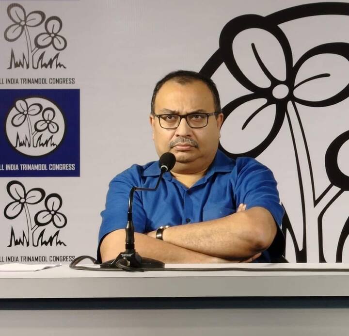 বৃহস্পতিবার শোভন চট্টোপাধ্যায়ের বাড়িতে যান তৃণমূলের রাজ্য সাধারণ সম্পাদক ও মুখপাত্র কুণাল ঘোষ। তাঁদের এই মজলিশি আড্ডা ঘিরে বঙ্গ রাজনীতিতে উঠেছে নতুন প্রশ্ন। তবে কি চব্বিশের ভোটের আগে ঘাস-ফুল শিবিরের হয়ে নতুন উদ্যমে কাজে নামবেন শোভন?